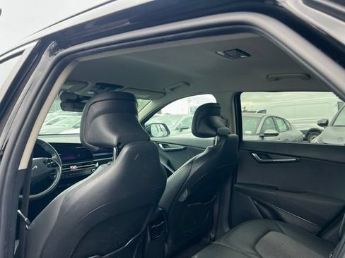 Certified 2024 Kia Niro Wind FWD image 9