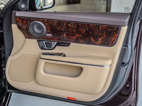 Used 2016 Jaguar XJ R-Sport RWD image 58