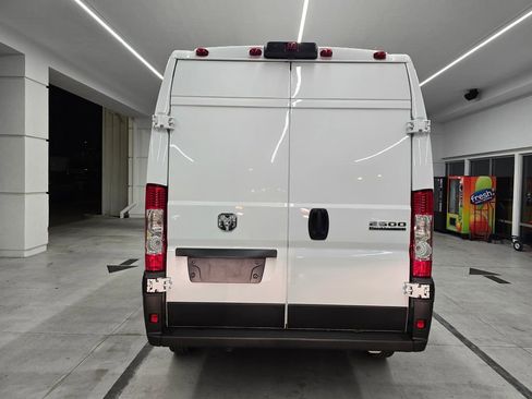 Used 2025 RAM ProMaster 2500 w/ Convenience Group image 5
