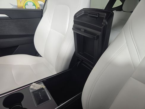 Used 2024 Tesla Model Y 2WD image 27