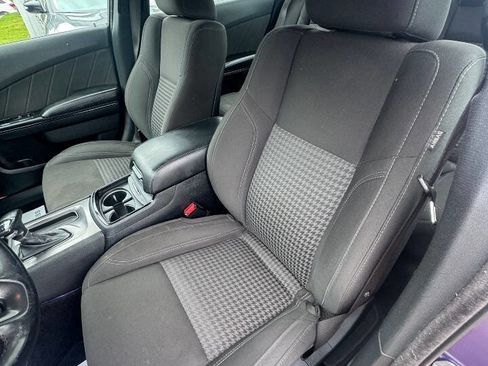 Used 2019 Dodge Charger SXT w/ Blacktop Package image 15