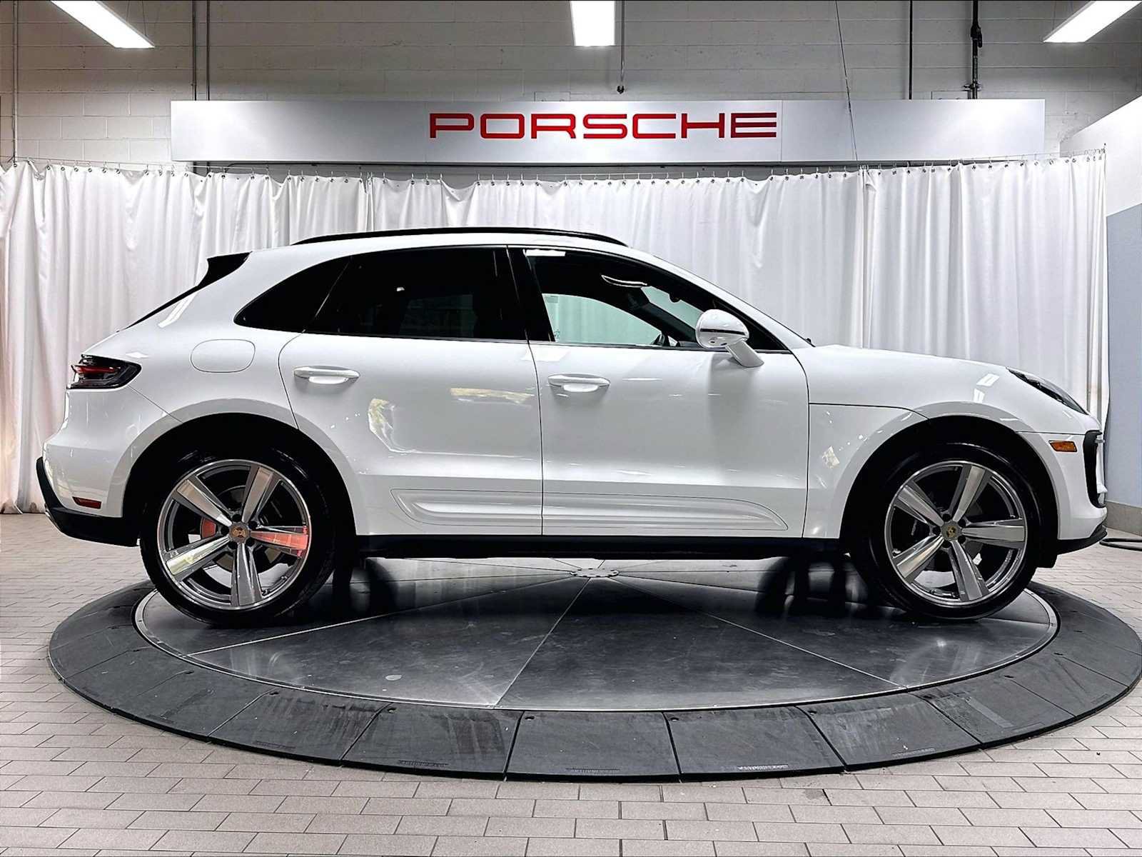 Used 2026 Porsche Macan AWD/4WD image 11