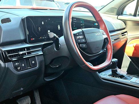 Certified 2026 Kia Sportage SX FWD image 2