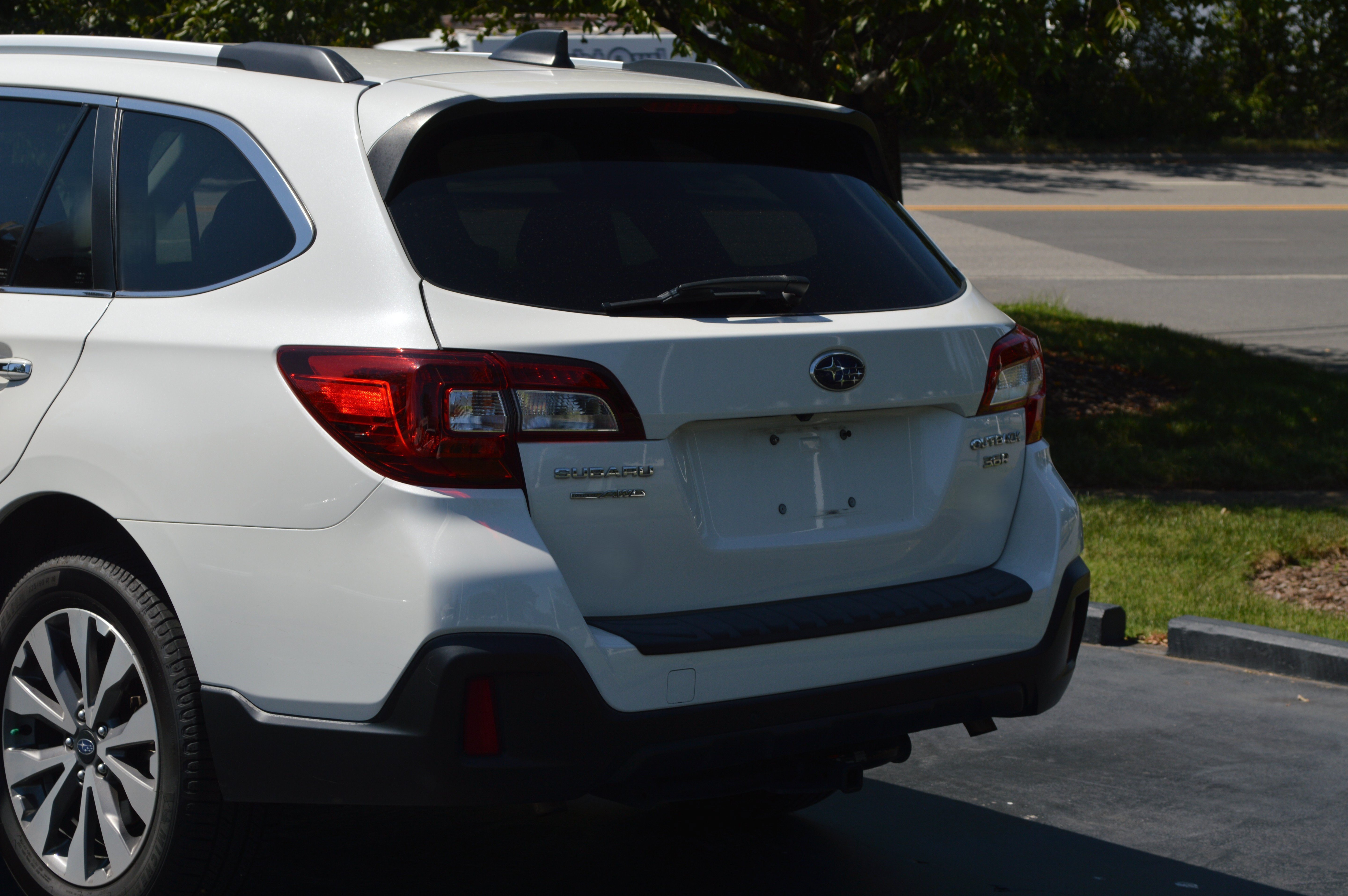 Used 2019 Subaru Outback 3.6R Touring w/ Popular Package #3A AWD/4WD image 3