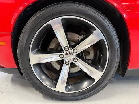Used 2016 Dodge Challenger R/T RWD image 21