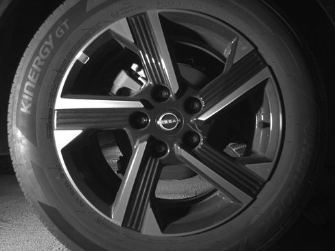 Used 2025 Nissan Sentra SV FWD image 12