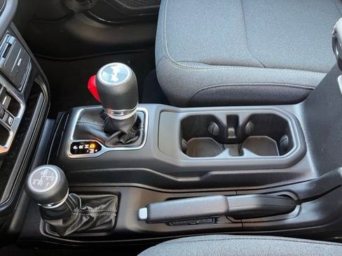 Used 2025 Jeep Wrangler Unlimited Sahara image 21