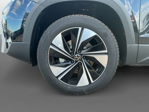 New 2025 Volkswagen Taos SE image 14