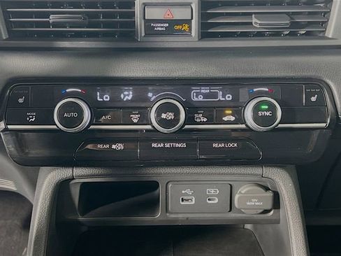 Used 2025 Honda Pilot Touring image 23