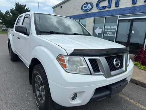 Used 2018 Nissan Frontier SV RWD image 2