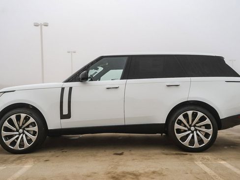 New 2025 Land Rover Range Rover SE image 8