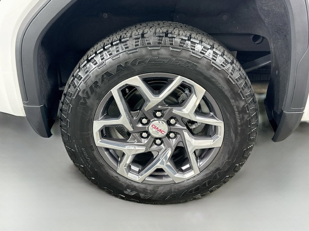 Used 2026 GMC Sierra 1500 SLT AWD/4WD image 31