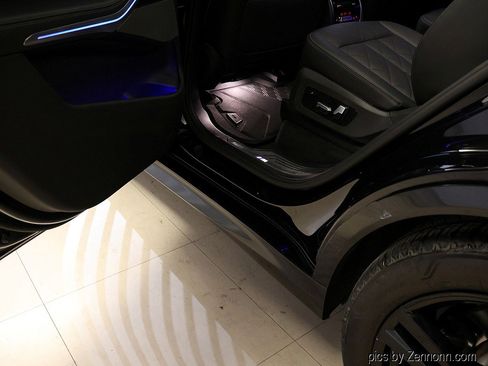 Certified 2025 BMW X7 xDrive40i w/ M Sport Package image 32