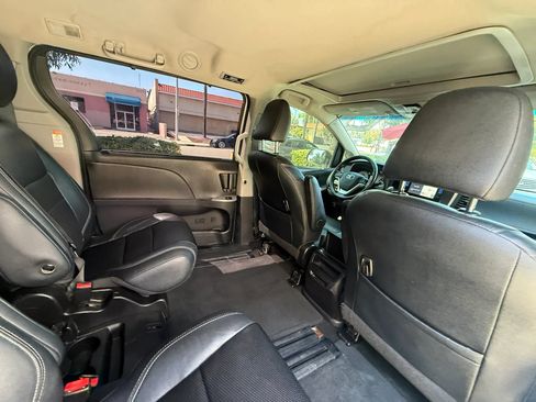 Used 2016 Toyota Sienna SE w/ SE Preferred Package FWD image 23