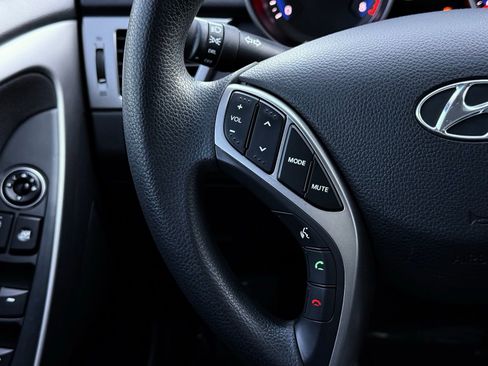 Used 2017 Hyundai Elantra GT image 31