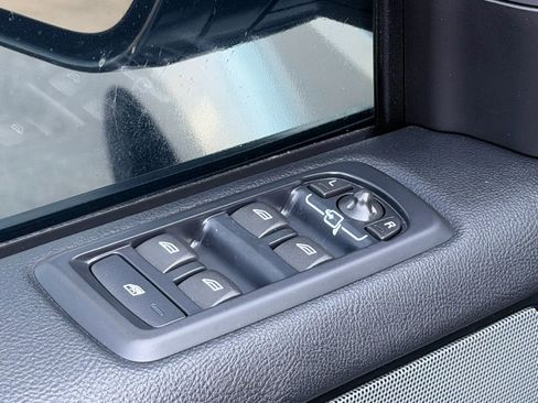 Used 2015 Land Rover LR4 HSE image 34