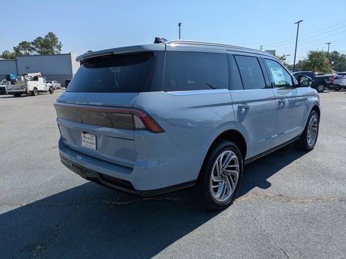 New 2025 Lincoln Navigator Reserve image 4