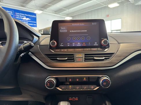 Used 2025 Nissan Altima 2.5 SV FWD image 16