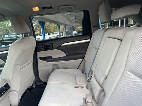 Used 2019 Toyota Highlander LE image 33