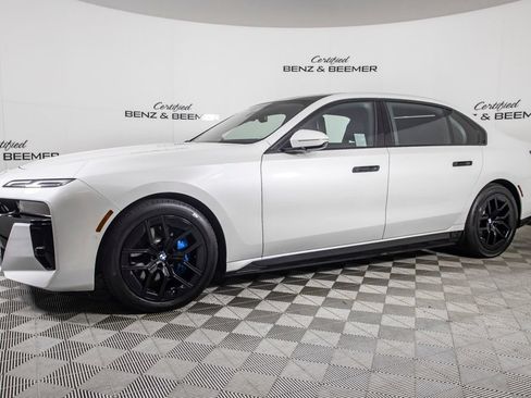Used 2023 BMW i7 xDrive60 AWD/4WD image 9