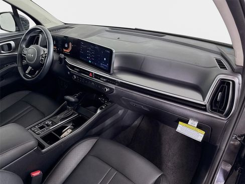 Certified 2025 Kia Sorento EX FWD image 30