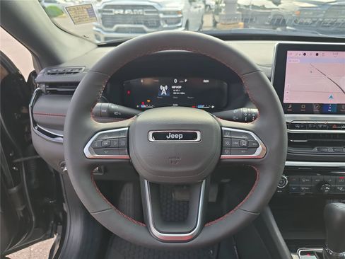 Used 2025 Jeep Compass Trailhawk w/ Trailhawk Elite Group AWD/4WD image 33