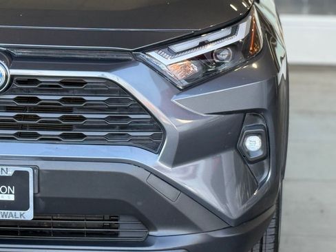 Used 2023 Toyota RAV4 XLE Premium image 5