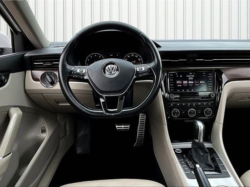 Used 2020 Volkswagen Passat 2.0T SEL image 8