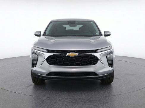 Used 2025 Chevrolet Blazer LT FWD image 2
