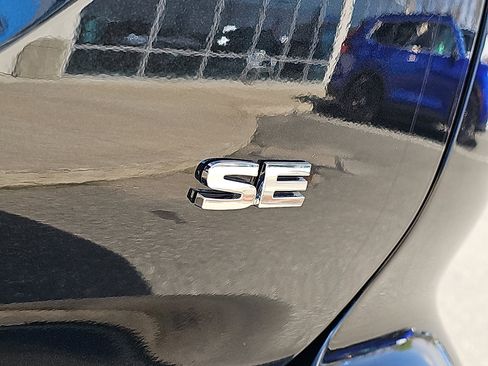 Used 2025 Mitsubishi Outlander SE image 36