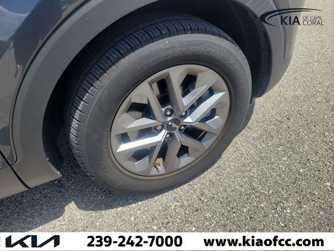 Used 2024 Kia Telluride LX FWD image 7