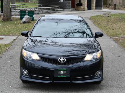 Used 2012 Toyota Camry SE FWD image 2