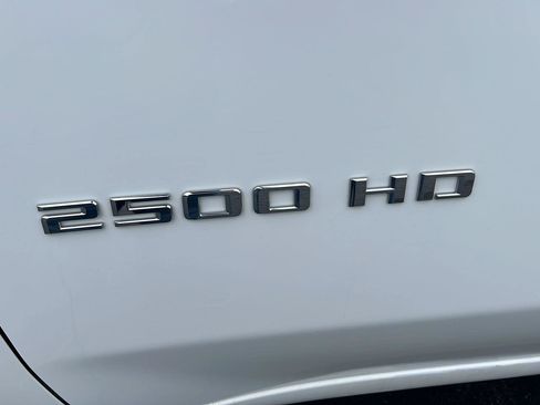 Used 2022 Chevrolet Silverado 2500 Custom w/ Custom Value Package AWD/4WD image 9