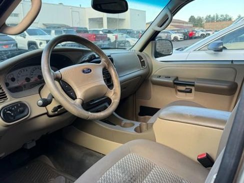 Used 2004 Ford Explorer Sport Trac XLT AWD/4WD image 4