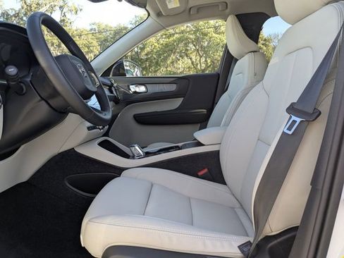 New 2026 Volvo XC40 B5 Ultra w/ Protection Package Premier image 21