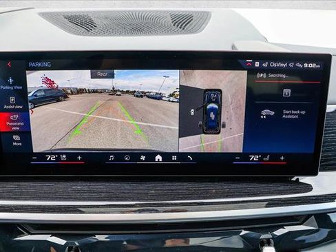 Used 2025 BMW X7 M60i AWD/4WD image 18