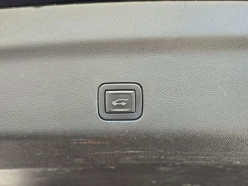 Used 2023 Cadillac Escalade ESV Sport Platinum AWD/4WD image 19