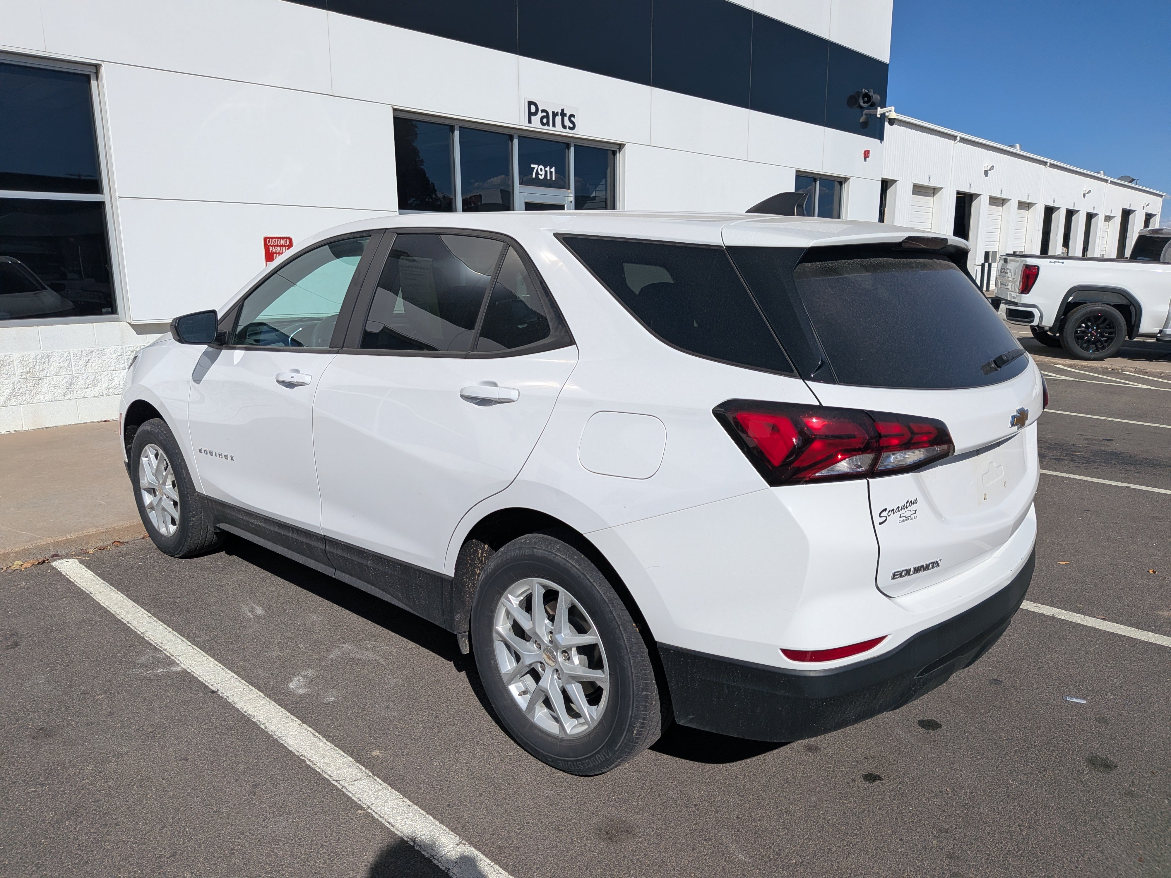 Used 2023 Chevrolet Equinox LS w/ LS Convenience Package AWD/4WD image 2