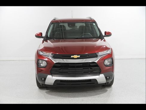 Used 2023 Chevrolet TrailBlazer LT FWD image 2