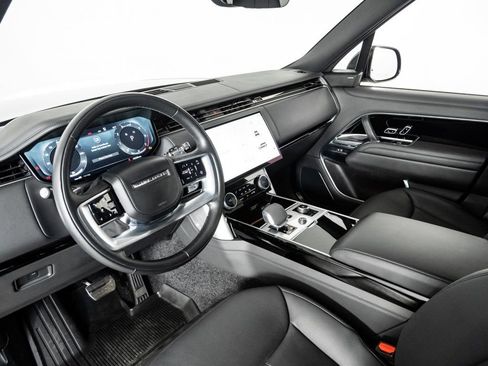 Used 2023 Land Rover Range Rover SE image 4
