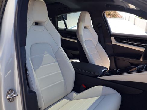 New 2026 Porsche Panamera image 24