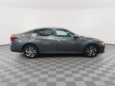 Used 2025 Nissan Altima 2.5 S image 2