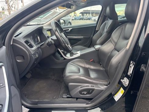 Used 2015 Volvo V60 T5 Cross Country image 15