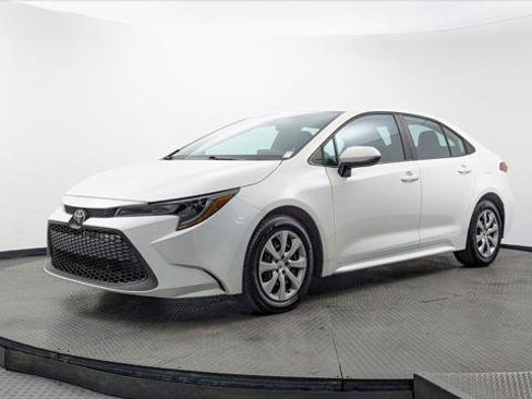 Used 2021 Toyota Corolla LE FWD image 2