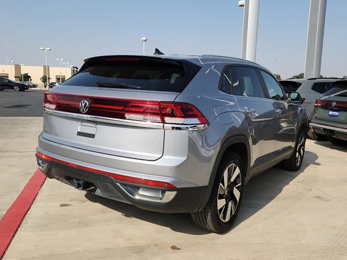 Certified 2025 Volkswagen Atlas Cross Sport SE FWD image 7