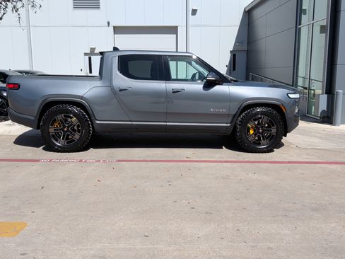 Used 2023 Rivian R1T Adventure image 11