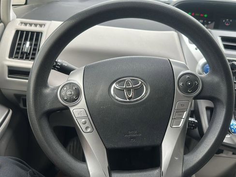 Used 2017 Toyota Prius V Three image 9
