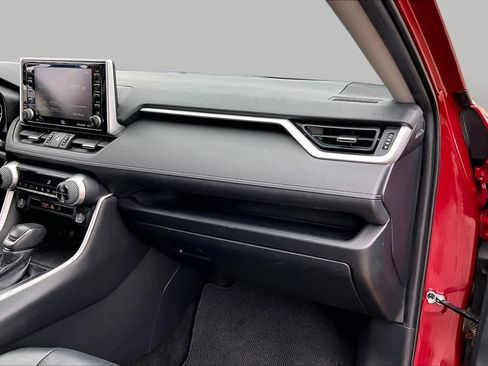 Used 2020 Toyota RAV4 XLE Premium FWD image 19
