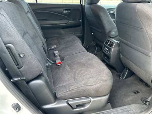 Used 2017 Honda Pilot EX image 11