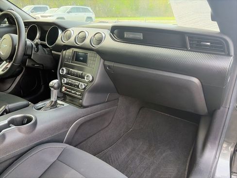 Used 2019 Ford Mustang Coupe RWD image 31